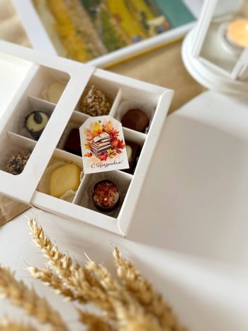 Коробка под 9 конфет с тонкими разделителями, белая — изображение 3